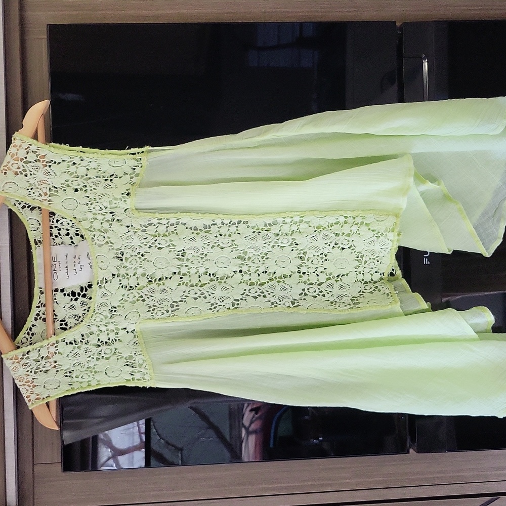 WILL BE GONE SOON) NWOT, "Flower embriodered top) - Picture 9 of 13